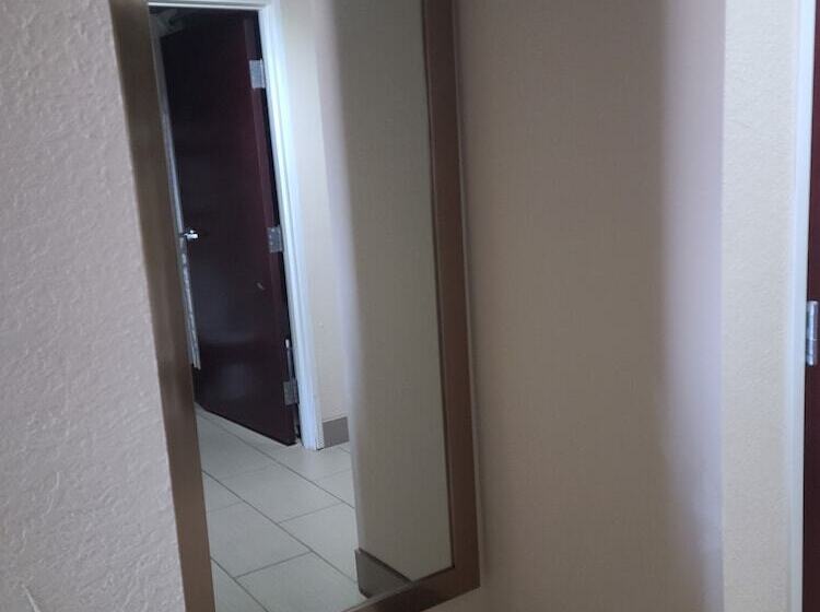 스위트, Comfort Suites Forsyth Near I75