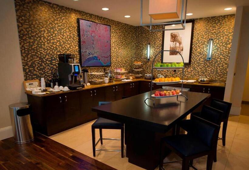 标准间, Milwaukee Marriott Downtown