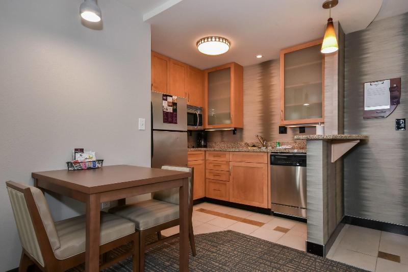 Люкс Кровать Кинг, Residence Inn Charlotte Concord