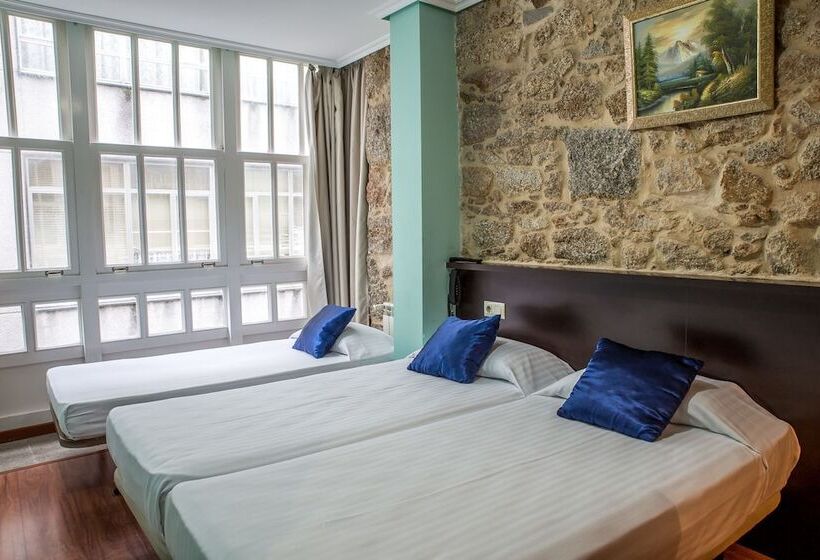 스탠다드 트리플 룸, Hostal Hotil Coruña Centro