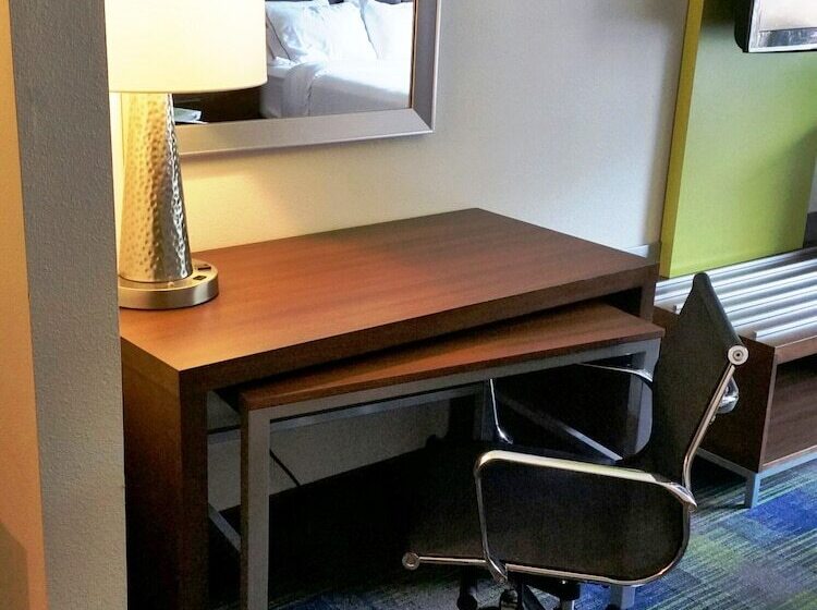 Люкс, Holiday Inn Express Hotel & Suites Clifton Park, An Ihg