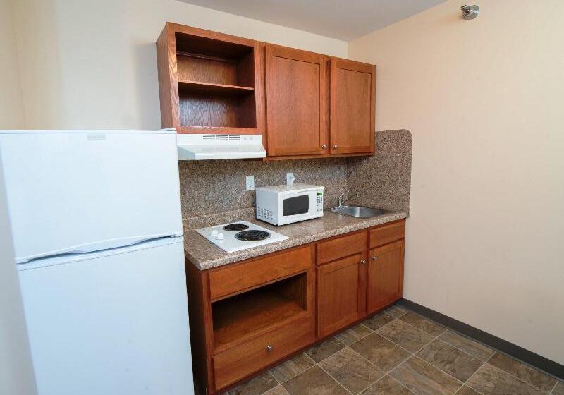 스위트, Red Roof Inn & Suites Dickinson