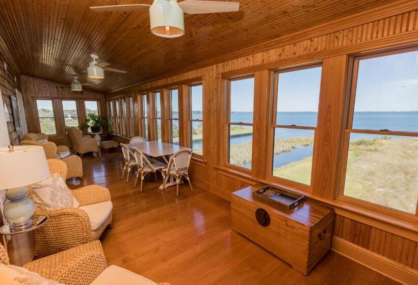 Люкс 2 Спальни, The Burrus House Inn Waterfront Suites