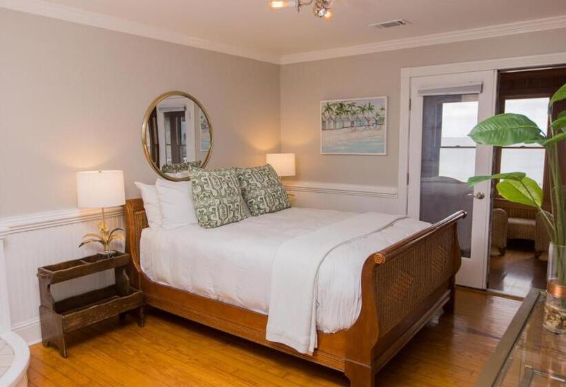 Номер Стандарт Вид на Море, The Burrus House Inn Waterfront Suites