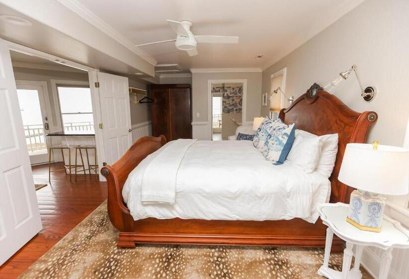 Люкс с Балконом, The Burrus House Inn Waterfront Suites