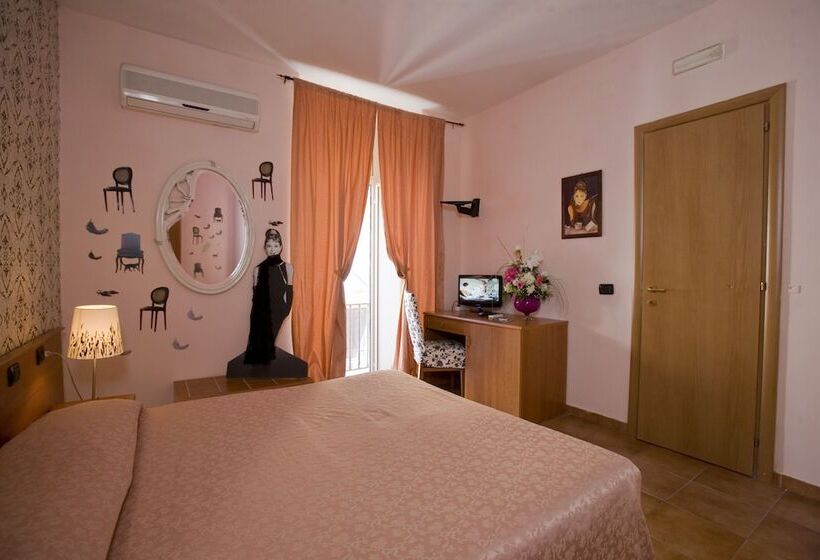 اتاق استاندارد, Cineholiday