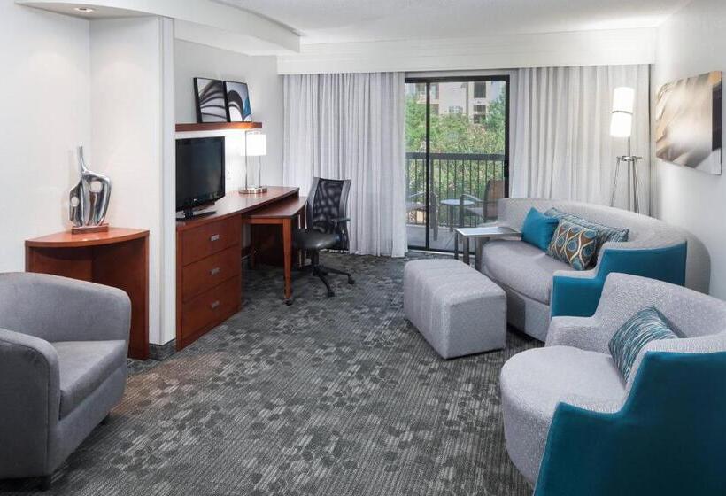 Люкс Кровать Кинг, Courtyard By Marriott Hattiesburg