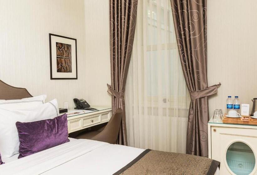 اتاق لوکس با تخت بزرگ, Meroddi Galata Mansion