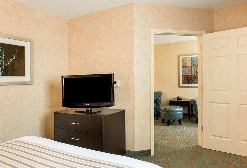 장애인을 위한 스위트, Suburban Studios Quantico