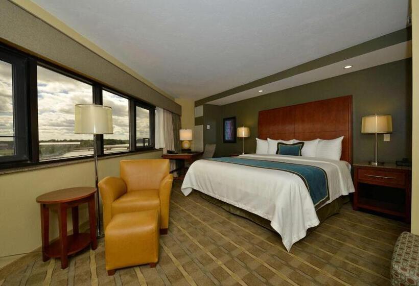 스탠다드 룸 킹사이즈 침대, Oshkosh Marriott Waterfront Hotel & Convention Center