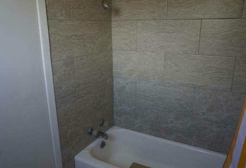 חדר סטנדרט שתי מיטות זוגיות, Budget Inn Malvern