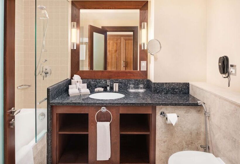 Номер Клуб Вид на Море, Ja Ocean View Hotel, Jumeirah Beach Dubai