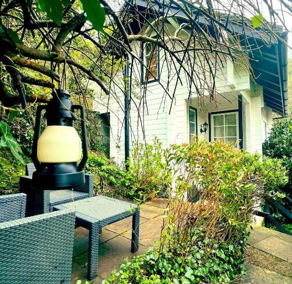 Номер Deluxe, The Cottage Bed & Breakfast