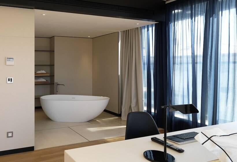 Люкс, Sense Hotel Sofia, A Member Of Design Hotels