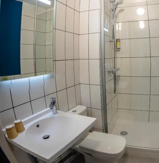 Номер Стандарт Двуспальная Кровать, Greet Hôtel Montbéliard