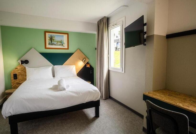 Кровать в Общей Комнате, Greet Hôtel Montbéliard