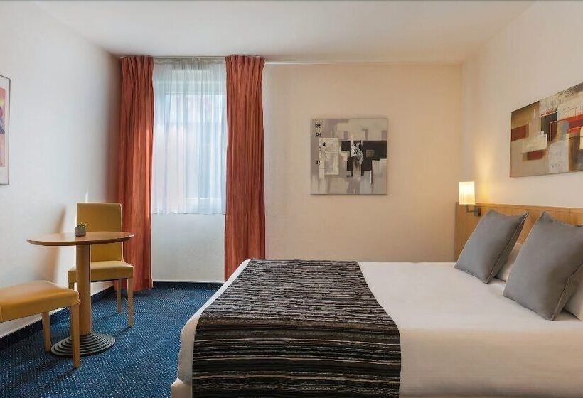 Номер Стандарт, Greet Hôtel Montbéliard