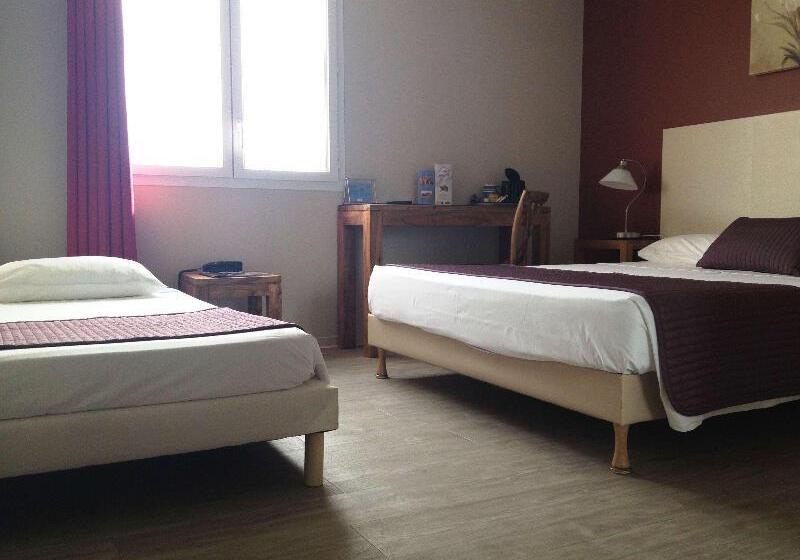 Номер Стандарт Трехместный, Kyriad Perpignan Sud