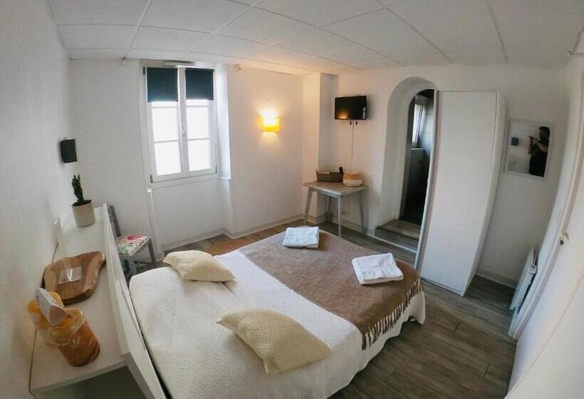 Номер Стандарт, Le Petit Hôtel