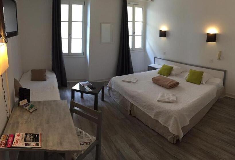 اتاق استاندارد سه نفره, Le Petit Hôtel
