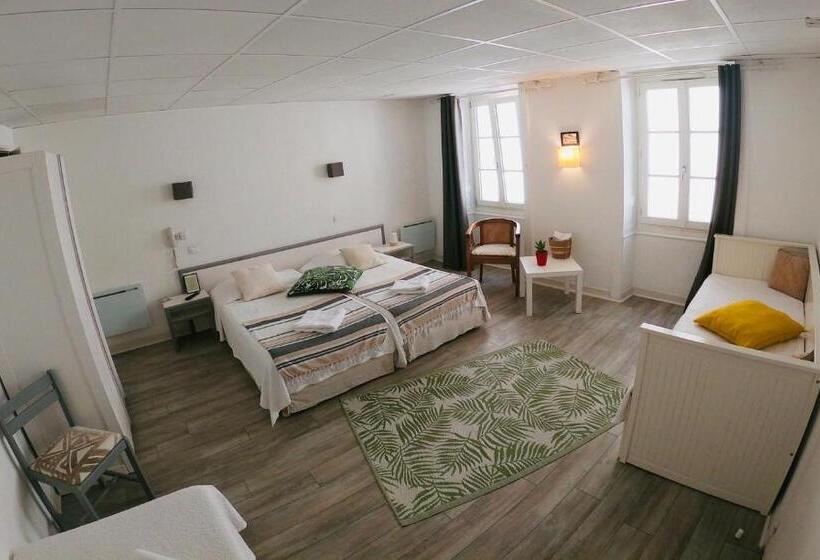 اتاق استاندارد سه نفره, Le Petit Hôtel