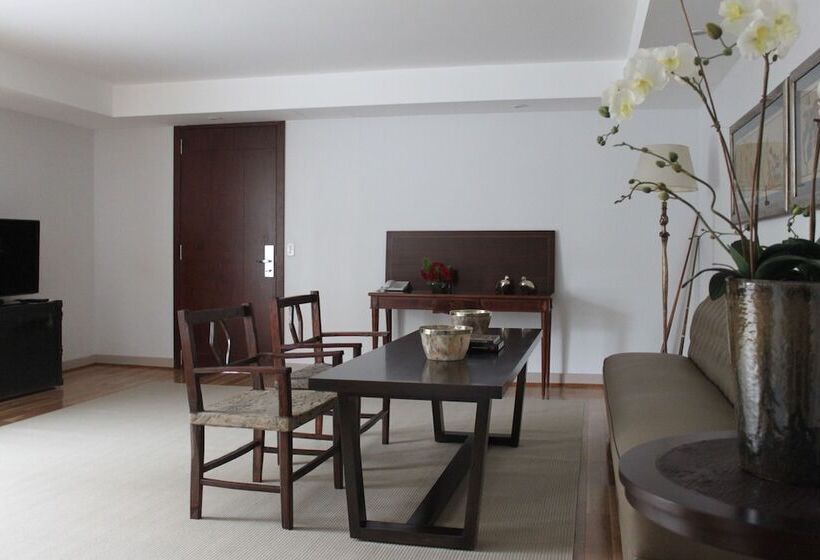 سوییت لوکس, Club Frances