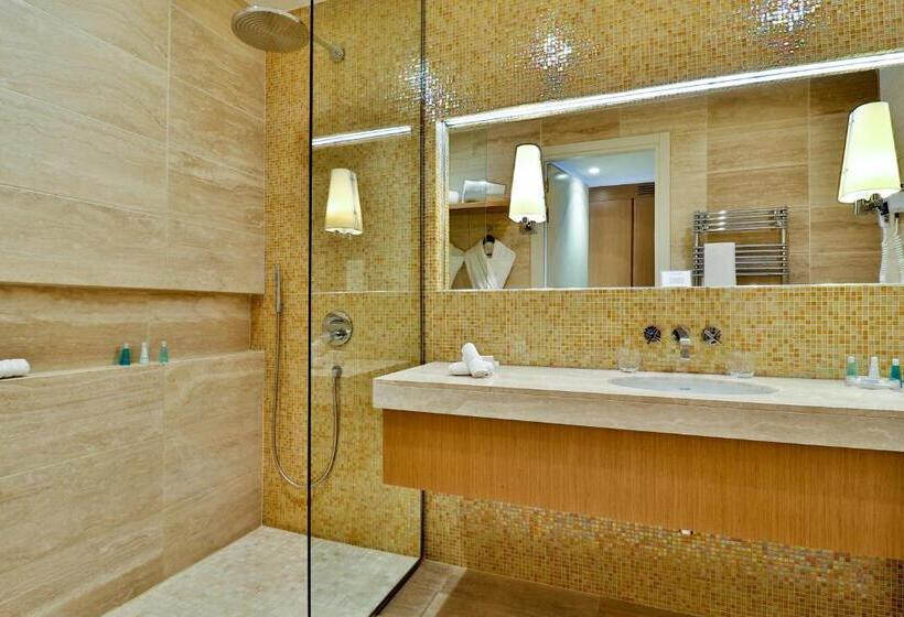 Номер Superior Вид на Бассейн, Hostellerie La Farandole