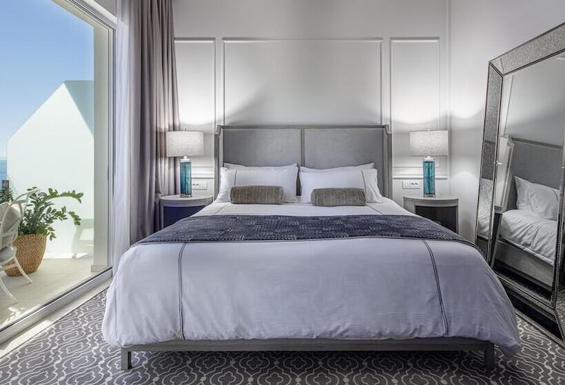 اتاق لوکس با بالکن و چشم‌انداز دریا, Royal Palm