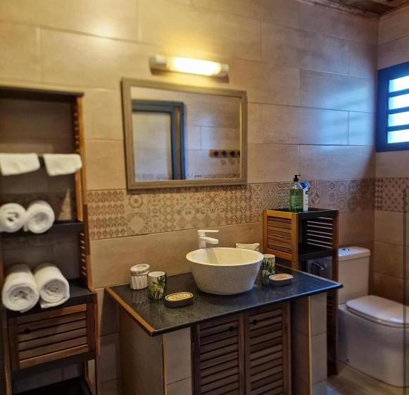 اتاق استاندارد با چشم‌انداز باغ, Chambres Et Tables D Hote Du Voyageur