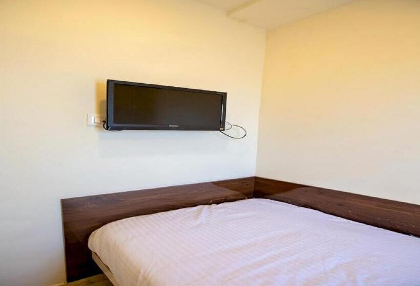 标准单人间, Ivy Residency
