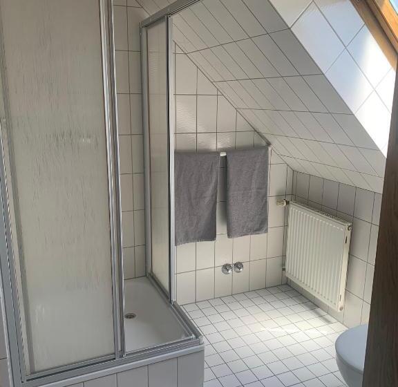 Номер Стандарт, Zur Schleuse
