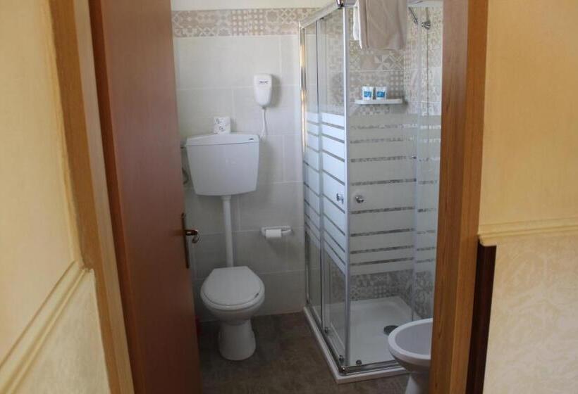 اتاق استاندارد سه نفره, Agriturismo La Maddalena