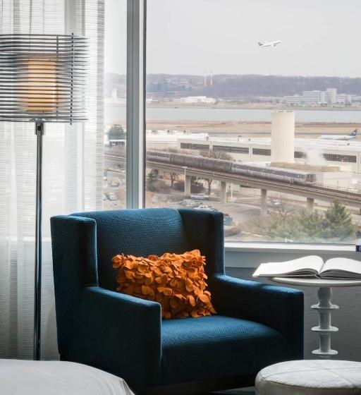 Номер Клуб, Renaissance Arlington Capital View