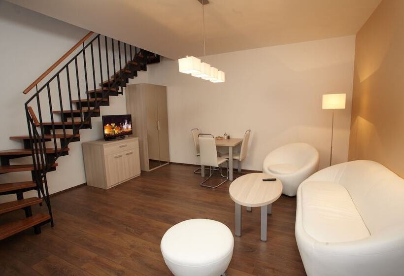 带1个卧室的带阳台的公寓, Residence U černé Věže české Budějovice