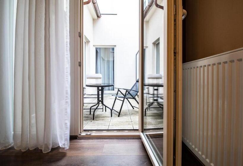 带1个卧室的带阳台的公寓, Residence U černé Věže české Budějovice