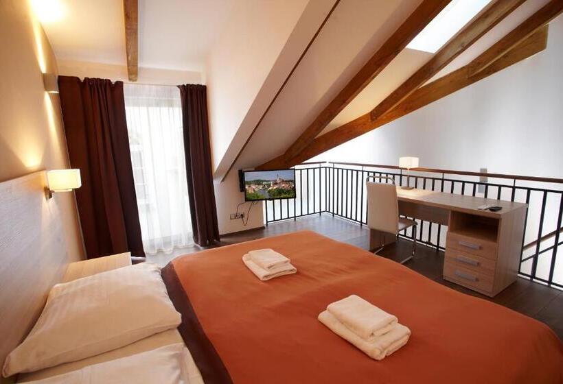 带1个卧室的带阳台的公寓, Residence U černé Věže české Budějovice