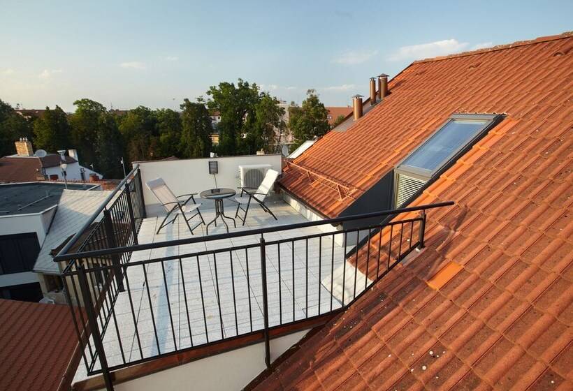 带1个卧室的带阳台的公寓, Residence U černé Věže české Budějovice