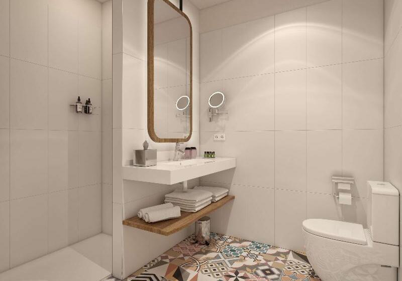 اتاق سوپریور با تخت بزرگ, Atocha Hotel Madrid, Tapestry Collection By Hilton