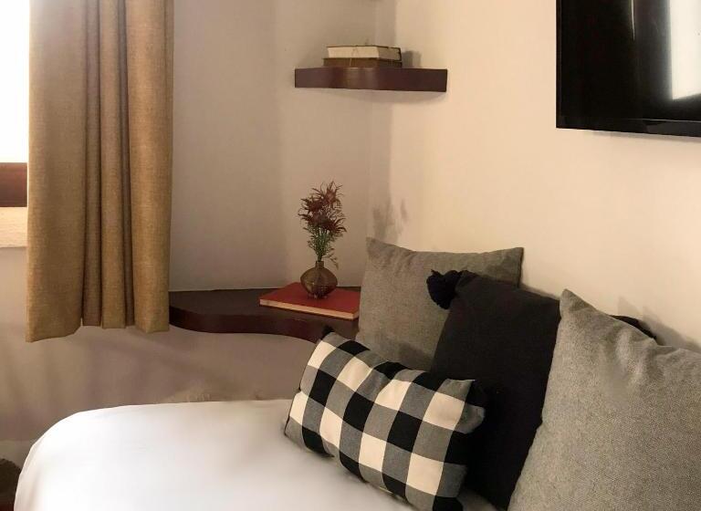 Номер Стандарт Трехместный, Hostal Leon Dormido