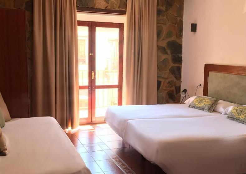 스탠다드 트리플 룸, Hostal Leon Dormido