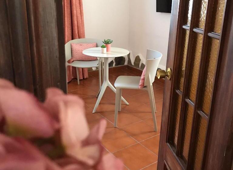 스탠다드 트리플 룸, Hostal Leon Dormido