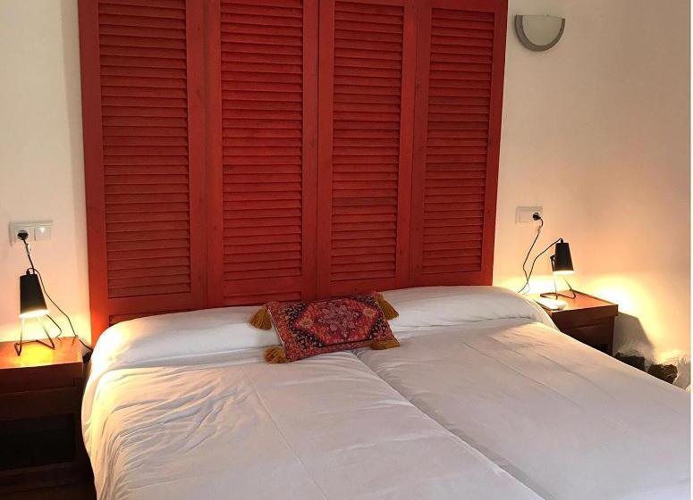 Четырехместный Номер Стандарт, Hostal Leon Dormido