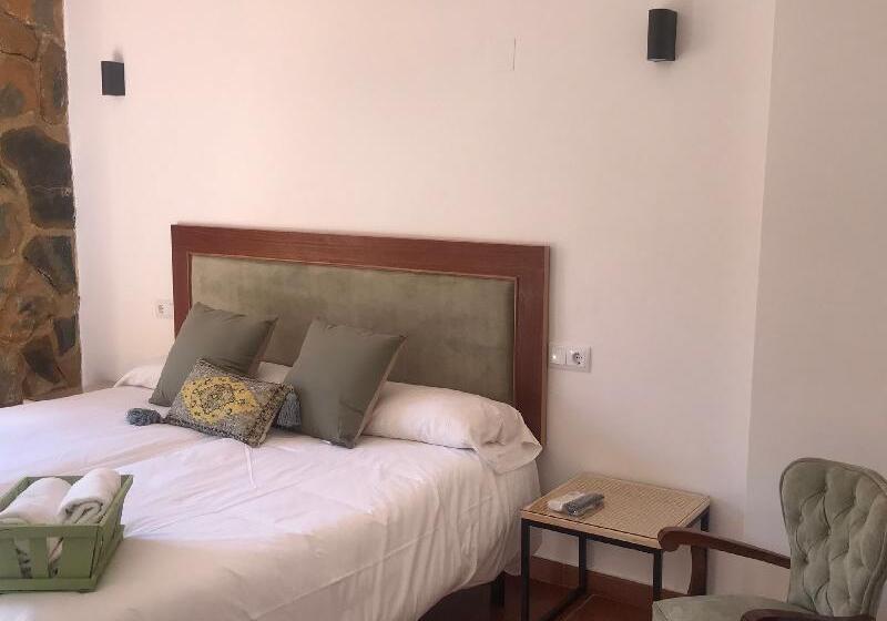 스탠다드 트리플 룸, Hostal Leon Dormido