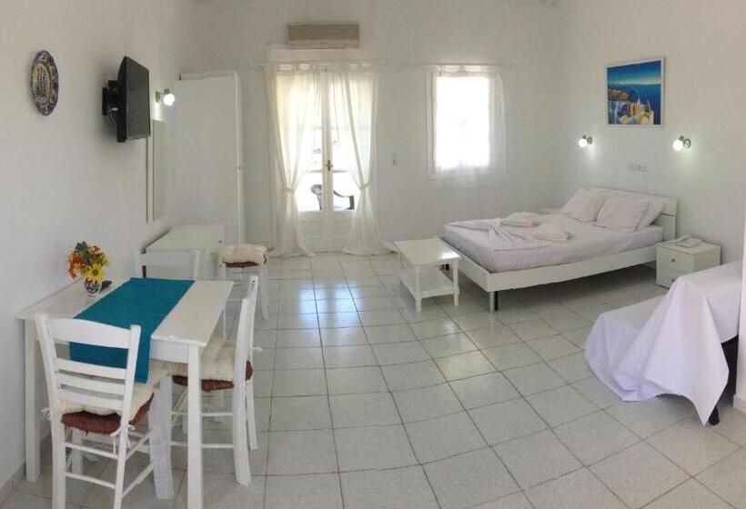 استودیوی استاندارد, Limnionas Bay Village