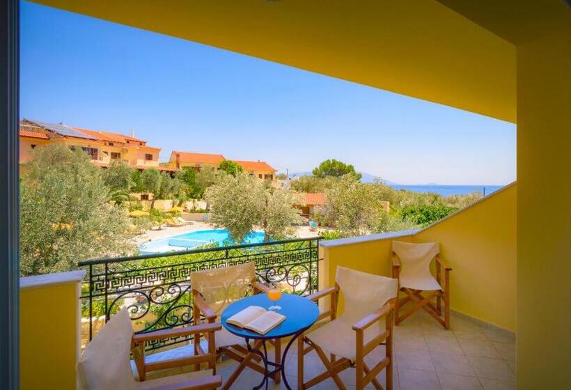 سوییت جونیور, Limnionas Bay Village