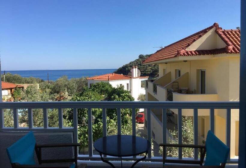 سوییت جونیور, Limnionas Bay Village