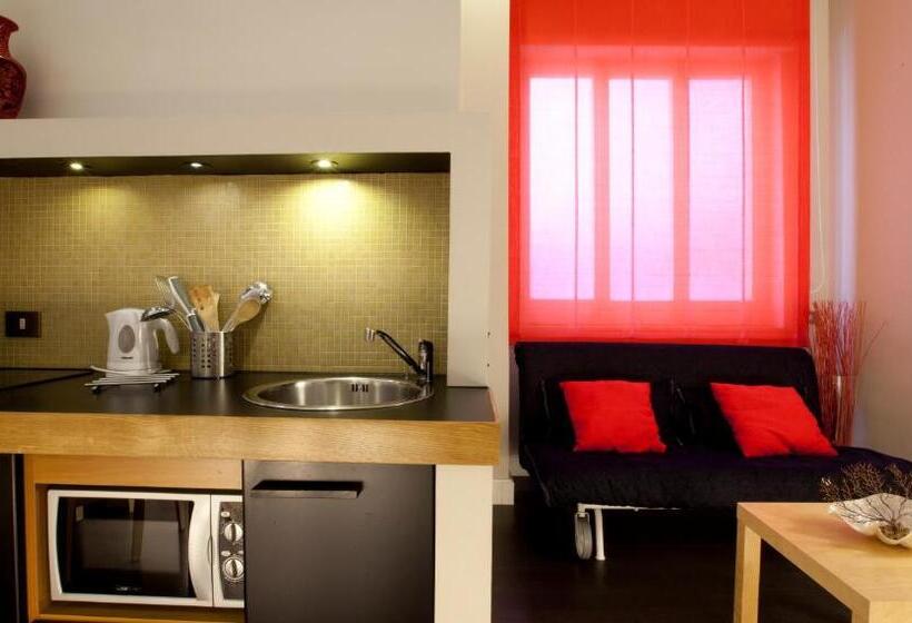 Полулюкс, Sorrento Apartments One