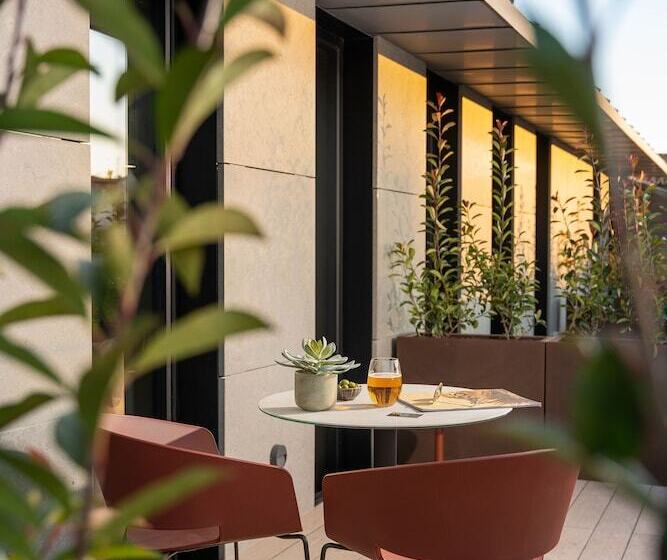 اتاق لوکس با چشم‌انداز, Ocean Drive Madrid