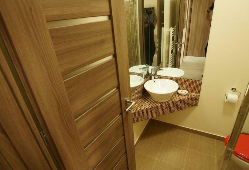Chambre Deluxe, Vila Fara Nume