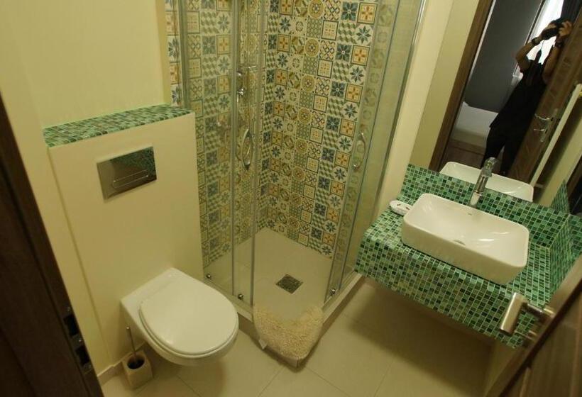 Chambre Deluxe, Vila Fara Nume